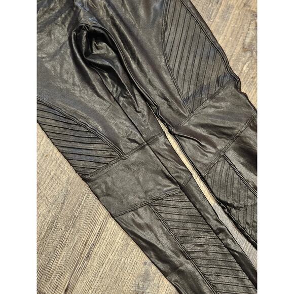 Spanx womens medium black faux leather legging textured biker chick - Picture 6 of 8